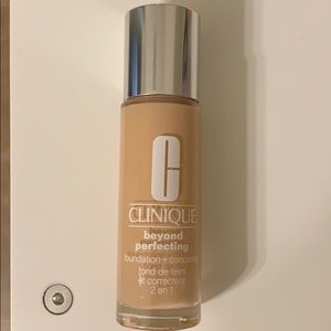 Clinique Beyond Perfecting 2 in 1